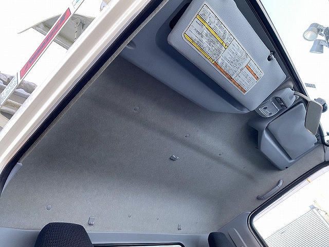 三菱ふそうキャンター幌ウイング小型（2t・3t）[写真38]