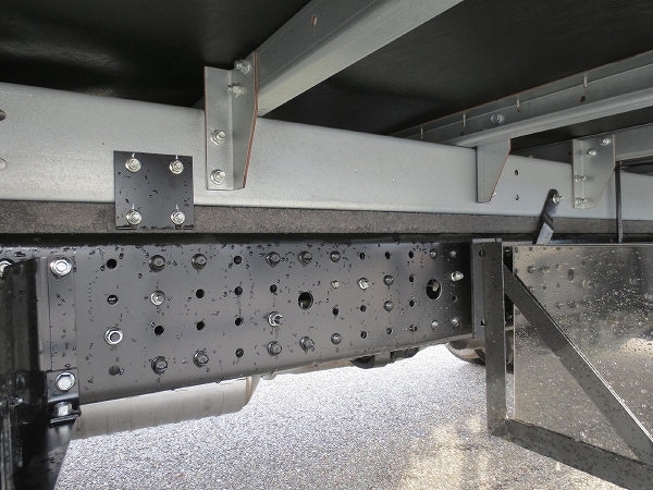 三菱ふそうキャンターアルミバン小型（2t・3t）[写真09]