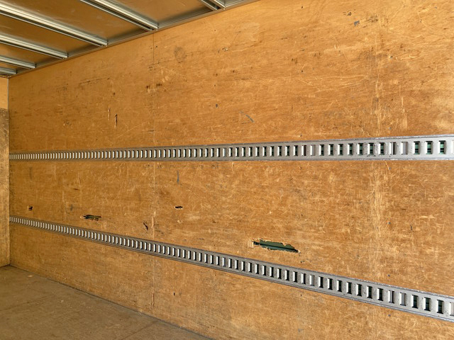 いすゞエルフアルミバン小型（2t・3t）[写真16]