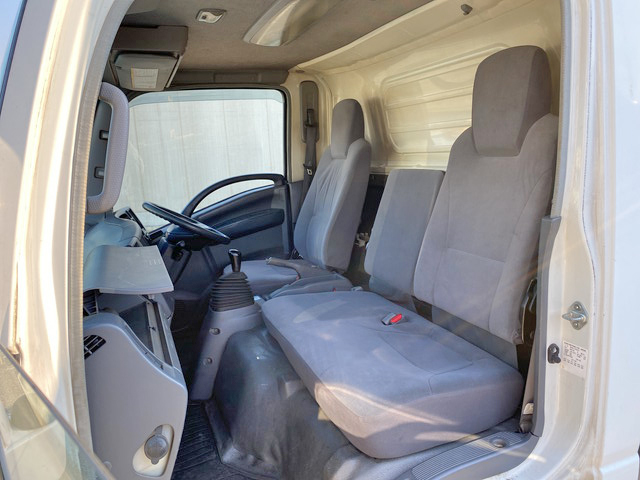 いすゞエルフアルミバン小型（2t・3t）[写真32]