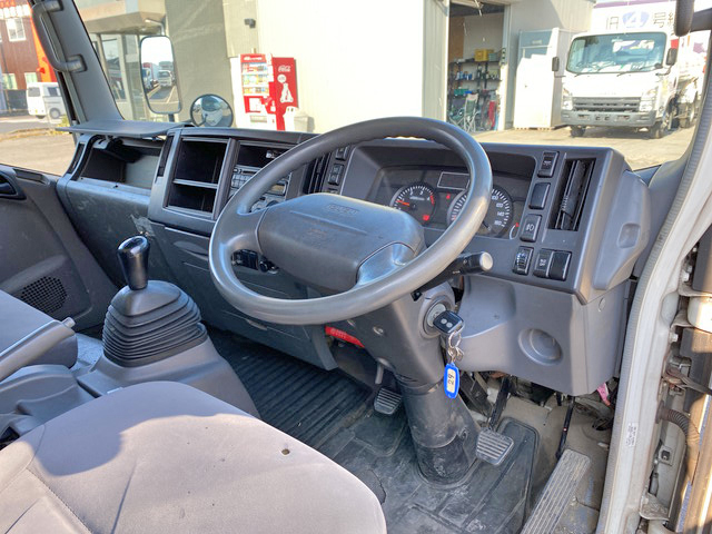 いすゞエルフアルミバン小型（2t・3t）[写真35]