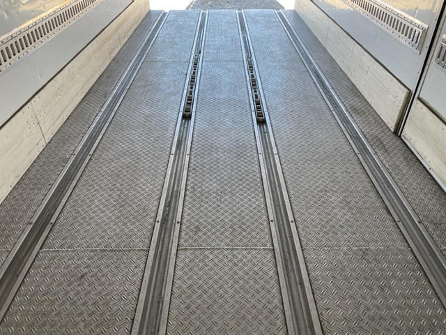 いすゞフォワード冷凍車（冷蔵車）中型（4t）[写真12]