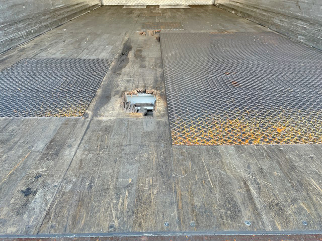 いすゞフォワードアルミウイング増トン（6t・8t）[写真17]