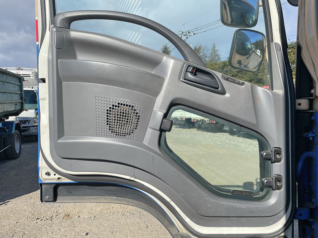 いすゞフォワードアルミウイング増トン（6t・8t）[写真28]