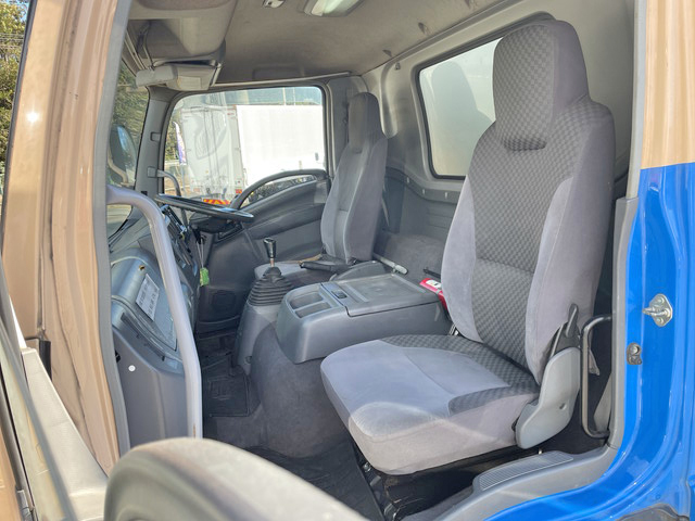 いすゞフォワードアルミウイング増トン（6t・8t）[写真31]