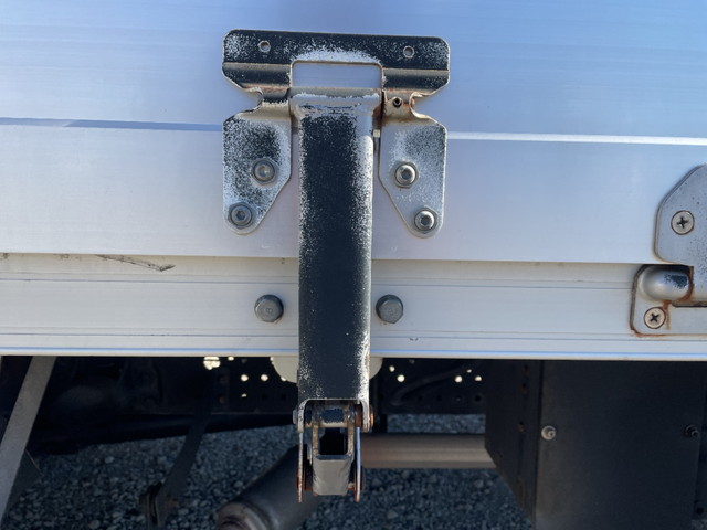 いすゞフォワード冷蔵冷凍ウイング中型（4t）[写真15]