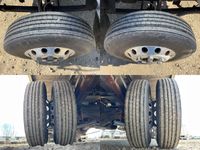 いすゞフォワード冷蔵冷凍ウイング中型（4t）[写真18]