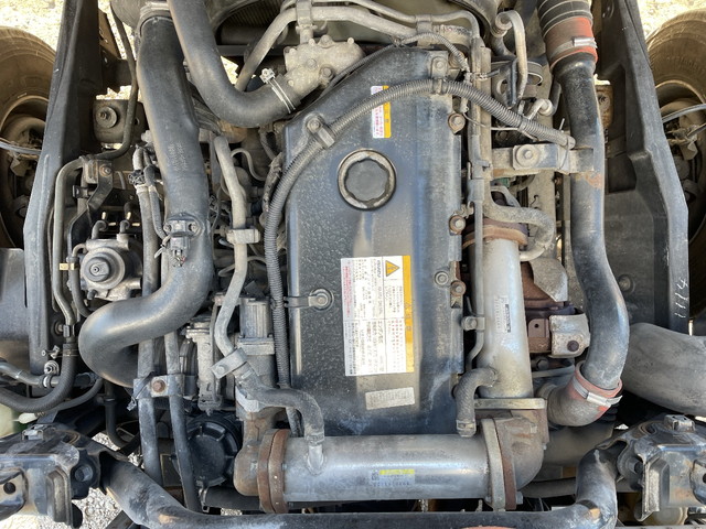 いすゞフォワード冷蔵冷凍ウイング中型（4t）[写真21]