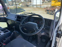 いすゞフォワード冷蔵冷凍ウイング中型（4t）[写真26]