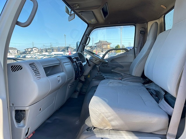 日野デュトロアルミバン小型（2t・3t）[写真19]