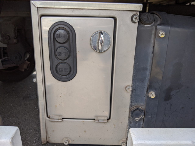 三菱ふそうキャンター平ボディ小型（2t・3t）[写真18]