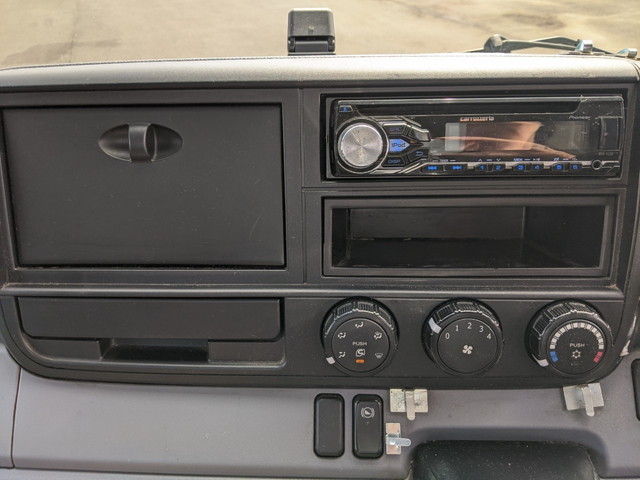 三菱ふそうキャンター平ボディ小型（2t・3t）[写真20]