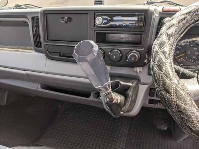 三菱ふそうキャンター平ボディ小型（2t・3t）[写真22]