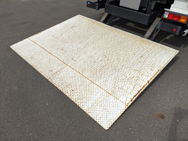 三菱ふそうキャンター平ボディ小型（2t・3t）[写真08]