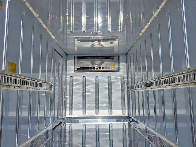 三菱ふそうキャンター冷凍車（冷蔵車）小型（2t・3t）[写真09]