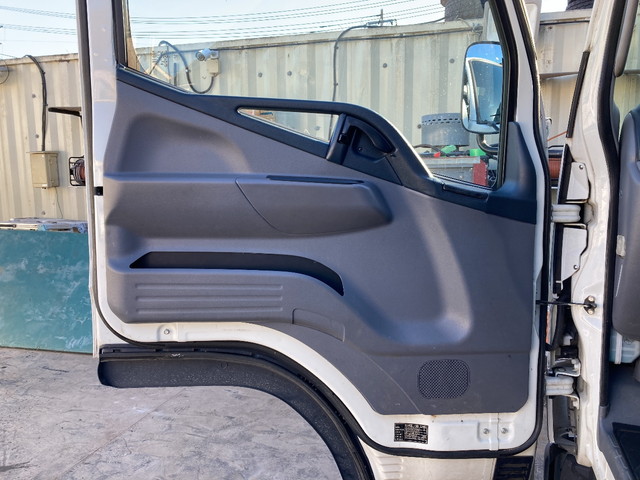 三菱ふそうキャンター平ボディ小型（2t・3t）[写真21]