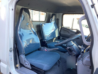 三菱ふそうキャンター平ボディ小型（2t・3t）[写真24]