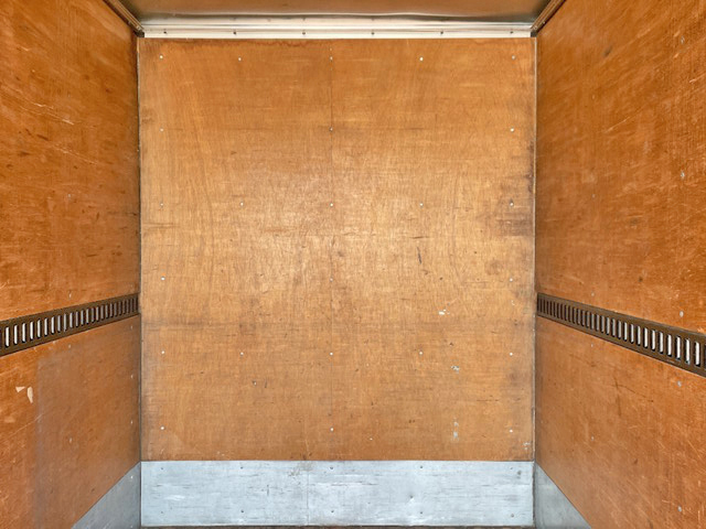 三菱ふそうキャンターアルミバン小型（2t・3t）[写真13]