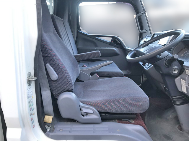 三菱ふそうキャンター平ボディ小型（2t・3t）[写真19]