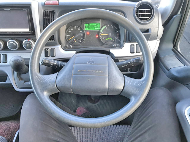 三菱ふそうキャンター平ボディ小型（2t・3t）[写真21]