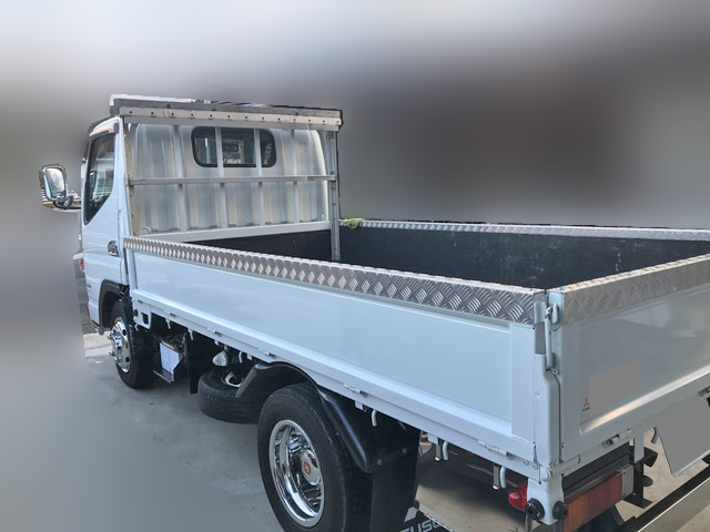 三菱ふそうキャンター平ボディ小型（2t・3t）[写真04]