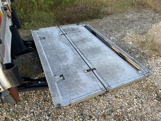 日野レンジャー冷凍車（冷蔵車）中型（4t）[写真05]