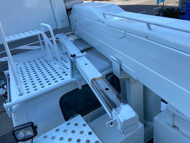 いすゞエルフ高所作業車小型（2t・3t）[写真18]