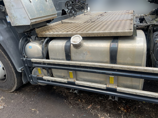 いすゞギガトレーラーヘッド（トラクターヘッド）大型（10t）[写真10]