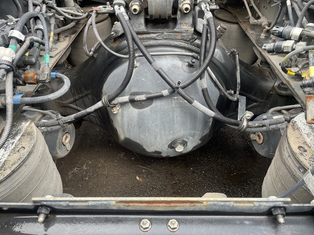 いすゞギガトレーラーヘッド（トラクターヘッド）大型（10t）[写真15]