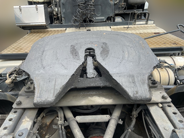 いすゞギガトレーラーヘッド（トラクターヘッド）大型（10t）[写真04]