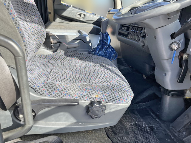 三菱ふそうファイターアルミバン中型（4t）[写真27]