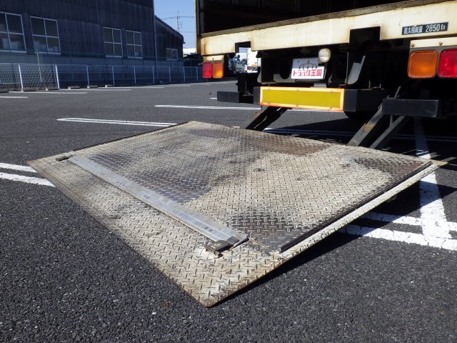 三菱ふそうファイターアルミバン中型（4t）[写真02]