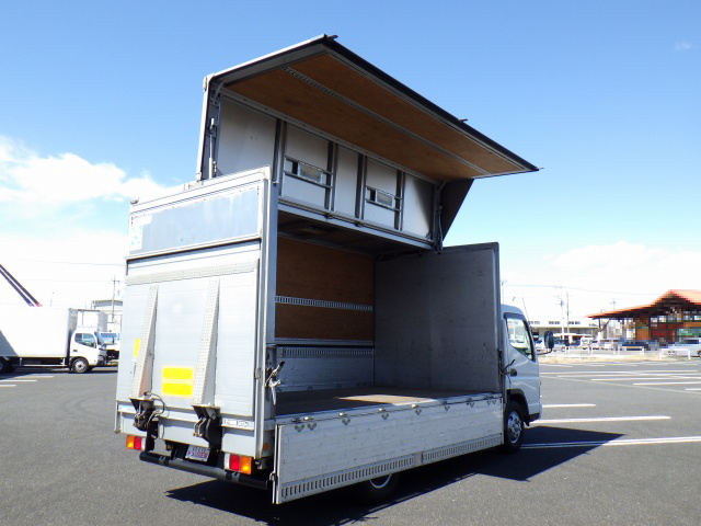 三菱ふそうキャンターアルミウイング小型（2t・3t）[写真02]