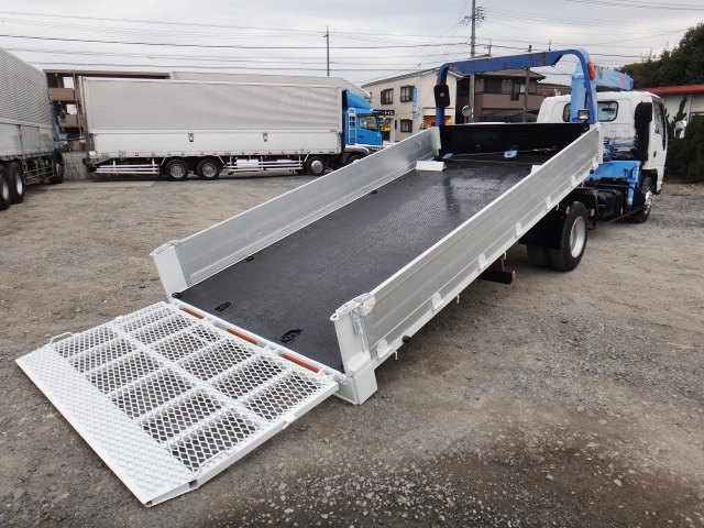 いすゞエルフセーフティクレーン3段小型（2t・3t）[写真02]