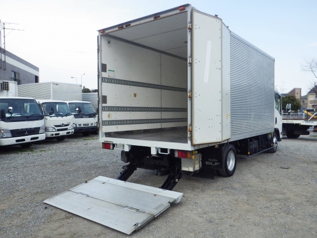 いすゞエルフアルミバン小型（2t・3t）[写真02]