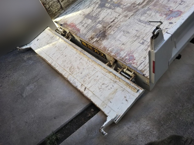 いすゞエルフローダーダンプ小型（2t・3t）[写真12]