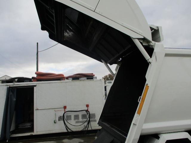 日野レンジャーパッカー車（塵芥車）中型（4t）[写真19]