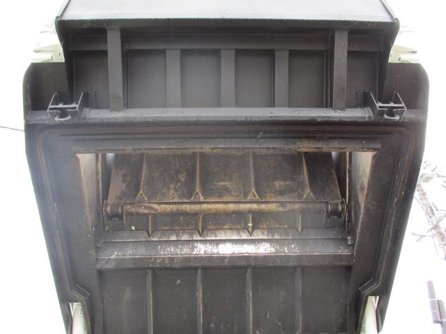 日野レンジャーパッカー車（塵芥車）中型（4t）[写真20]