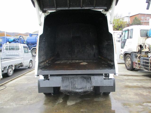 日野レンジャーパッカー車（塵芥車）中型（4t）[写真21]