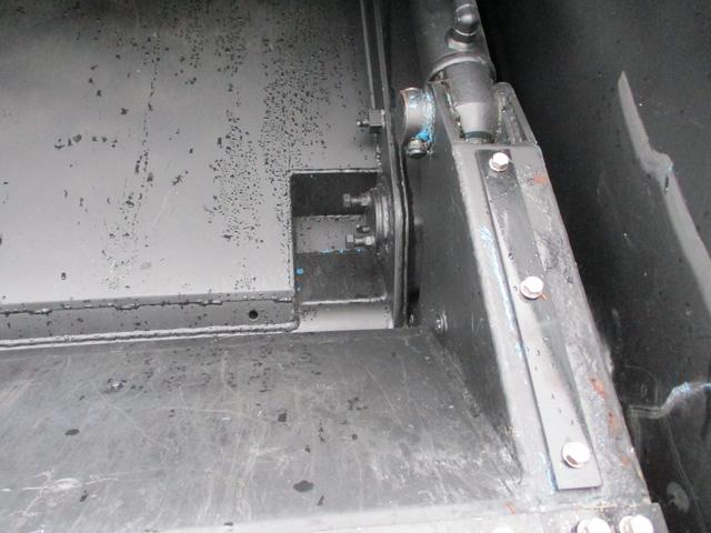 日野レンジャーパッカー車（塵芥車）中型（4t）[写真30]