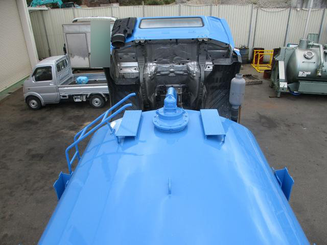UDトラックスクオンバキュームカー大型（10t）[写真30]