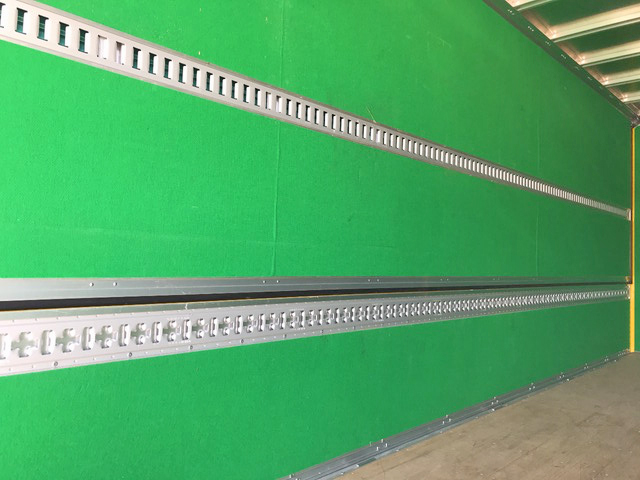 いすゞフォワードアルミウイング中型（4t）[写真15]