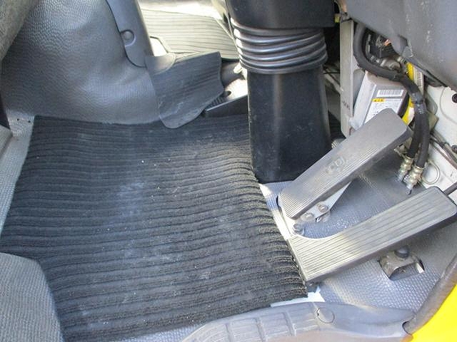 いすゞフォワード高圧洗浄車中型（4t）[写真14]