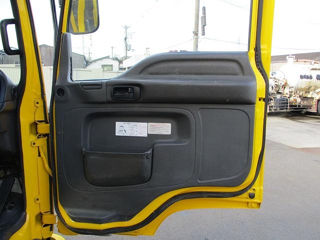 いすゞフォワード高圧洗浄車中型（4t）[写真16]