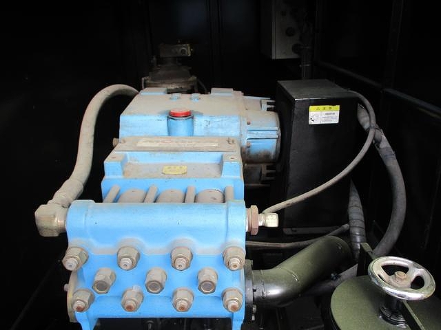 いすゞフォワード高圧洗浄車中型（4t）[写真18]