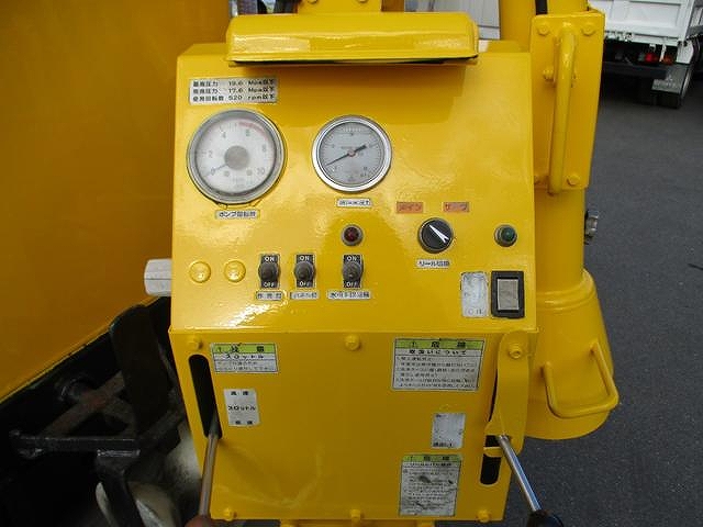 いすゞフォワード高圧洗浄車中型（4t）[写真24]