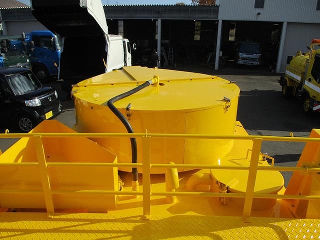 いすゞフォワード高圧洗浄車中型（4t）[写真34]