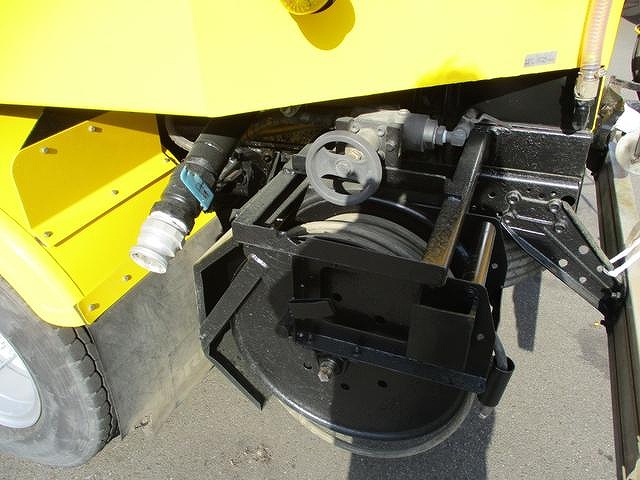 いすゞフォワード高圧洗浄車中型（4t）[写真38]