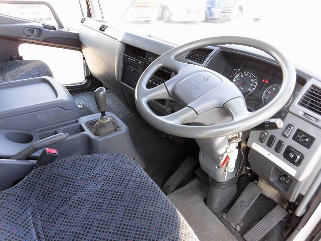 三菱ふそうファイターアルミウイング中型（4t）[写真11]