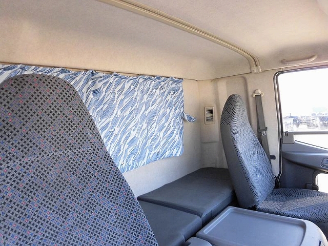 三菱ふそうファイターアルミウイング中型（4t）[写真12]